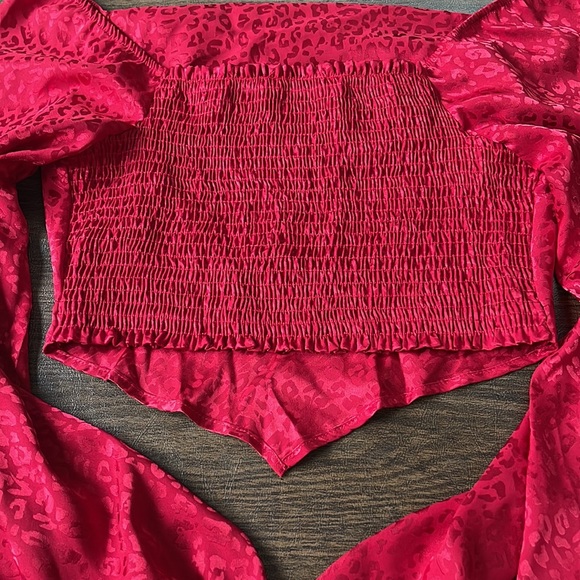 South Moon Under Hashtag Leopard Embossed Handkerchief Hem Top in Red - Picture 10 of 12